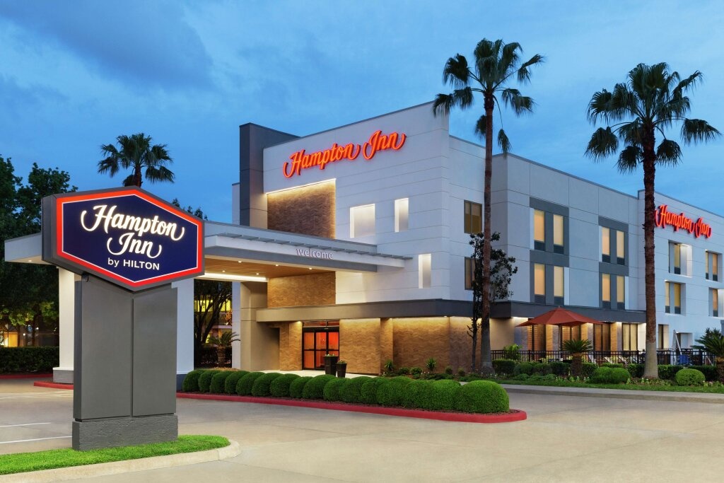 Hampton Inn Houston-Brookhollow 2*