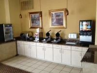 Comfort Suites North IH 35 2*