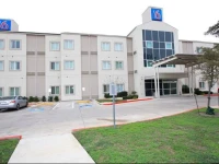 Motel 6 San Antonio Airport 2*