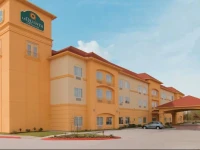 La Quinta Inn & Suites Deer Park 2*