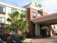 Holiday Inn Express & Suites Wharton 3*