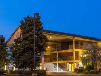 Super 8 Metairie 