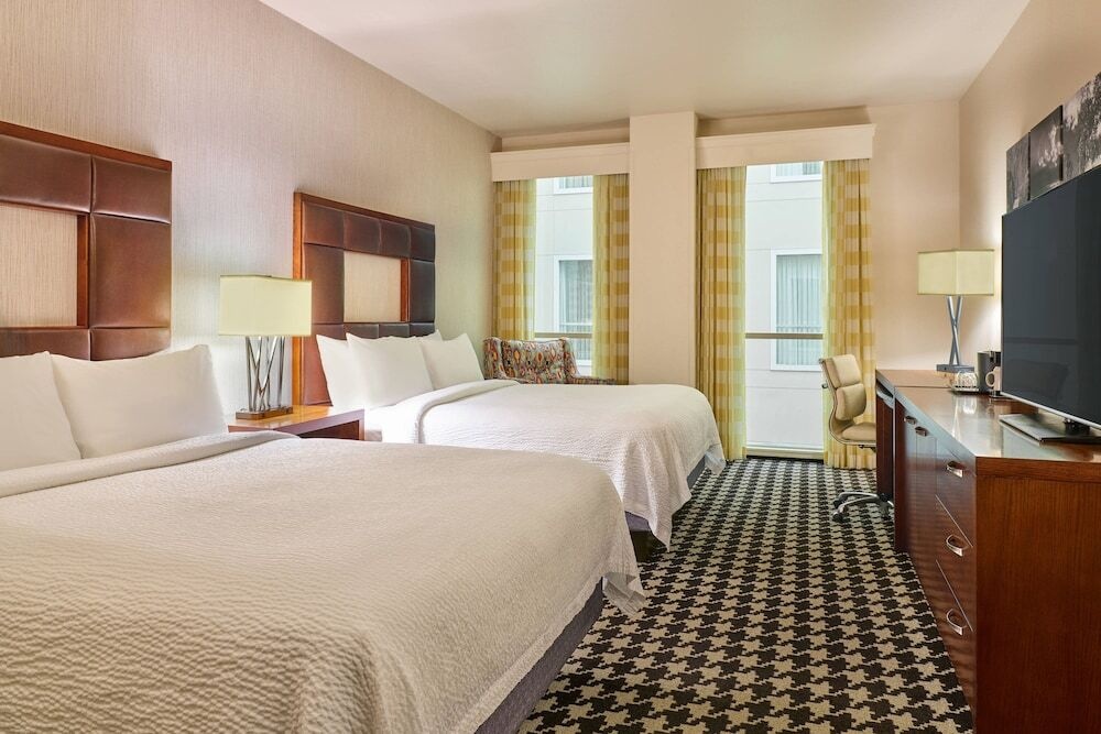 Courtyard Denver Downtown 3*