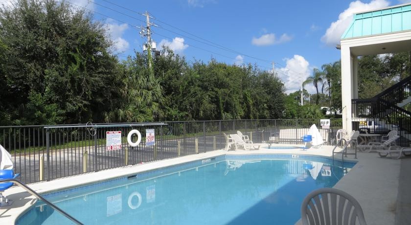 Quality Inn Fort Pierce 2*
