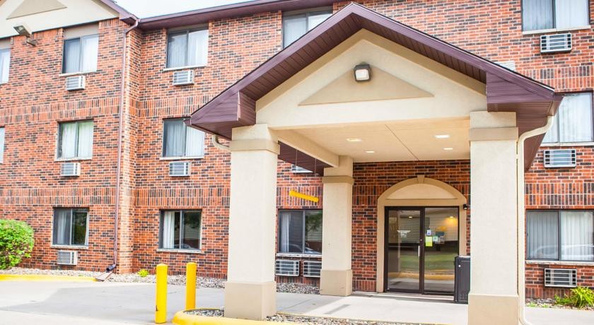 Quality Inn & Suites Ankeny 2*