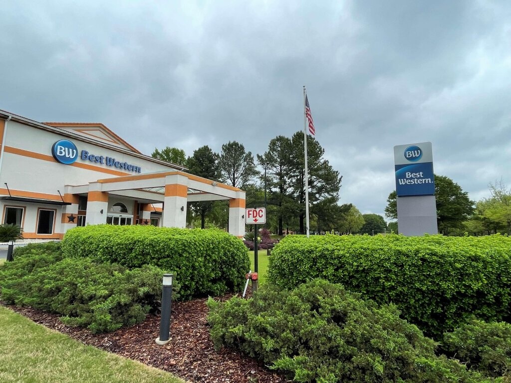 Best Western Carlton Suites 3*