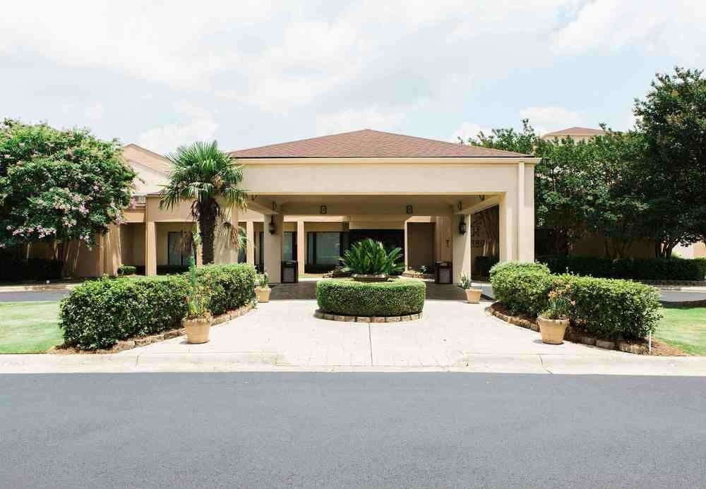 Courtyard Montgomery 3*