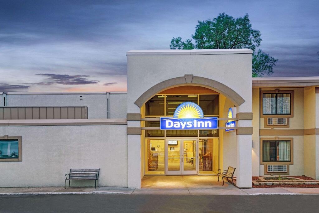 Days Inn Bloomington West 2*