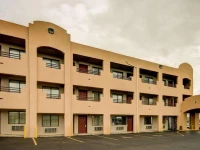 Econo Lodge East 1*