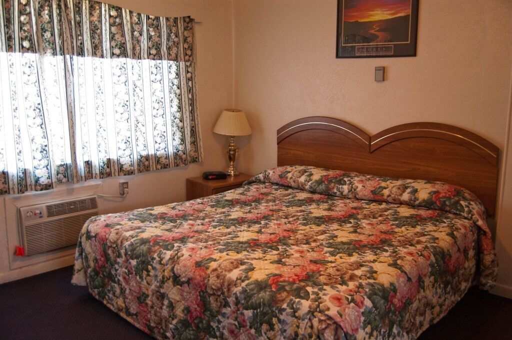 Nob Hill Lodge 2*
