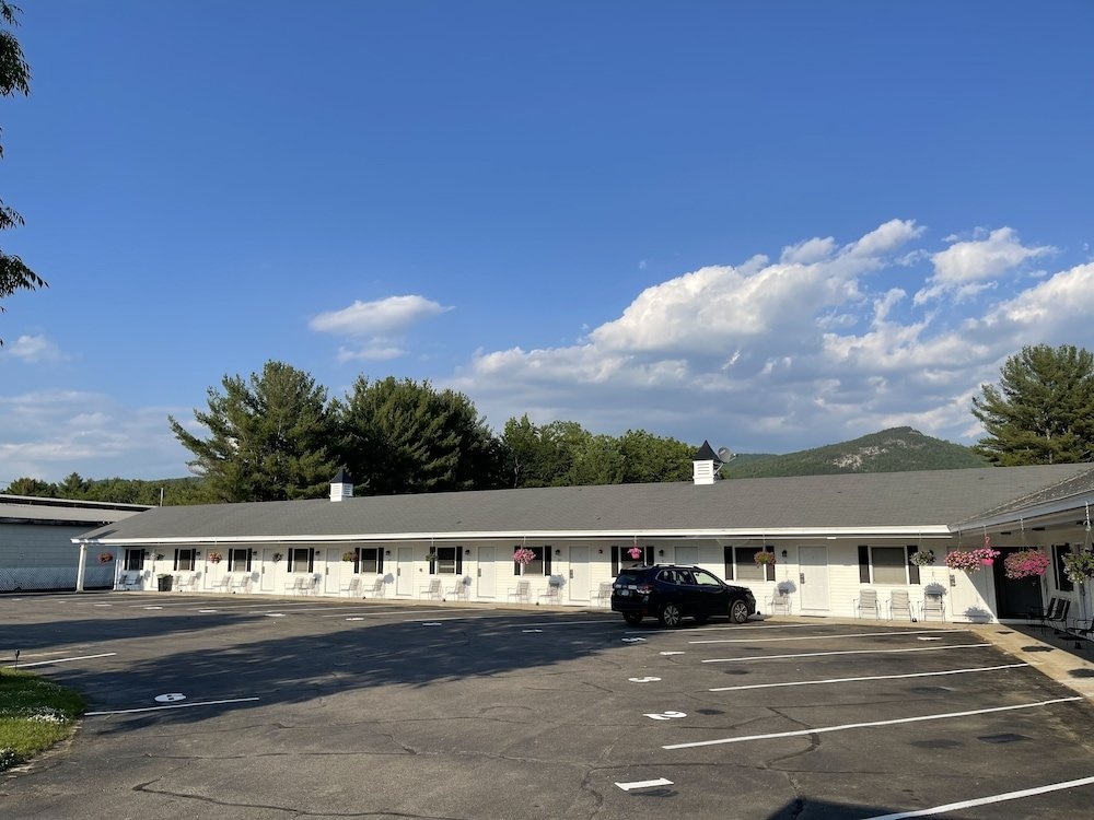 Colonial Motel 
