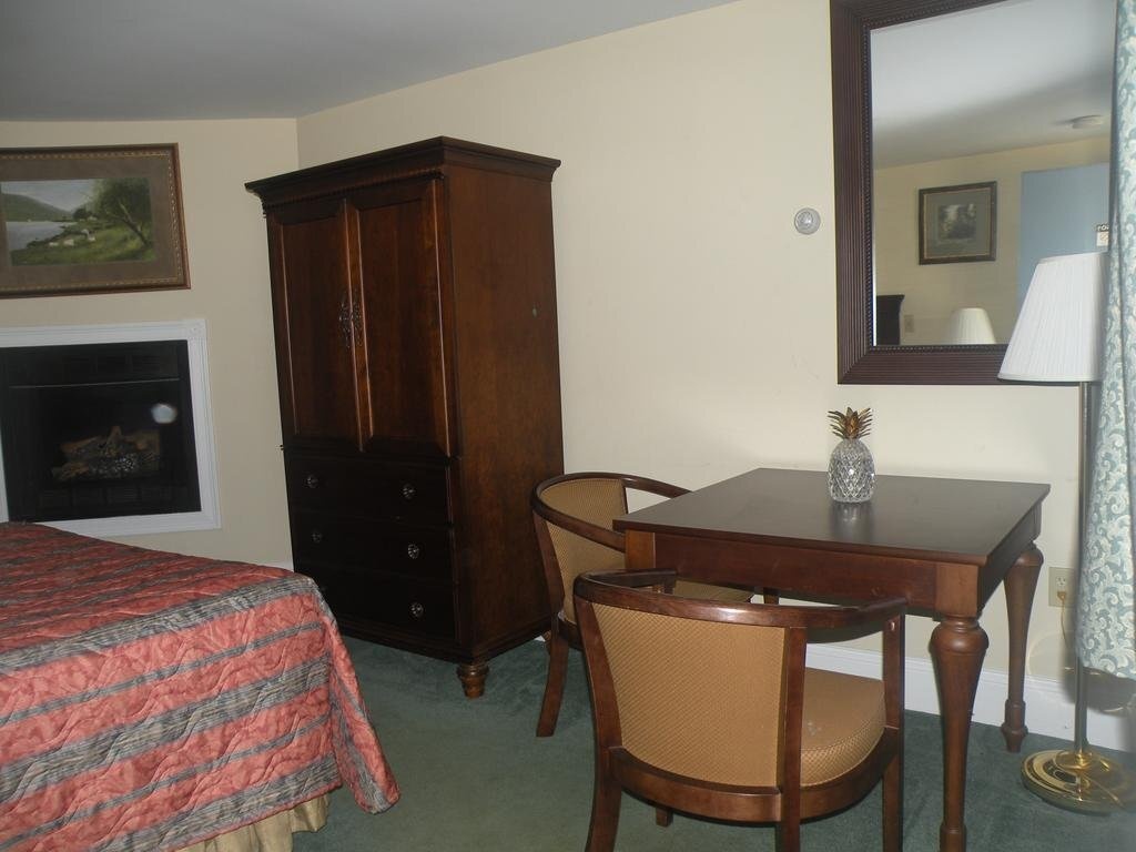 Yankee Clipper Inn 