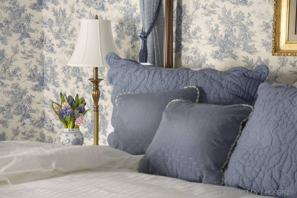 The Manor On Golden Pond 4*