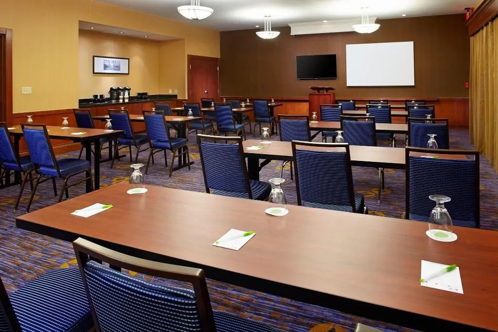Courtyard Pittsburgh Greensburg 3*