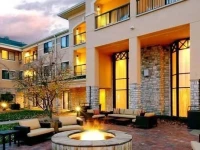 Courtyard Springfield Airport 3*