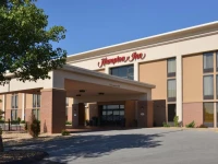 Hampton Inn Springfield-South 2*