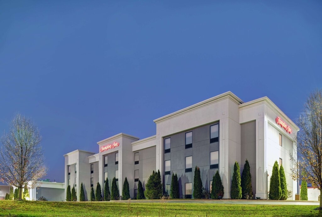 Hampton Inn Farmington 2*