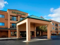 Courtyard by Marriott Detroit Utica 2*