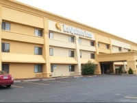 La Quinta Inn Detroit Canton 2*