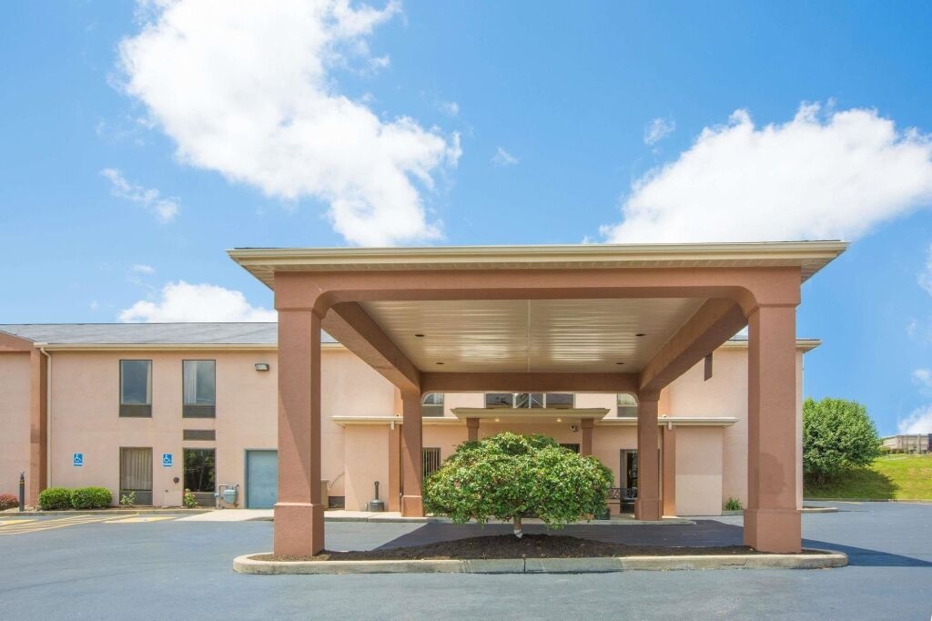 Howard Johnson Express Inn - Beckley 2*