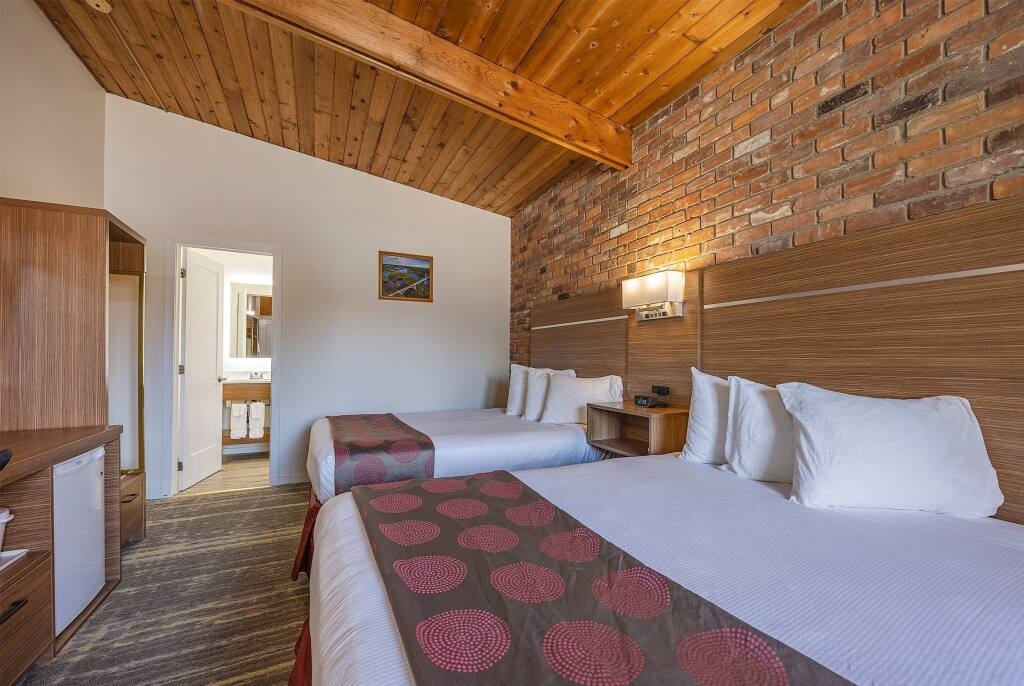 Howard Johnson Express Inn Airport 2*