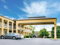 Econo Lodge 1*