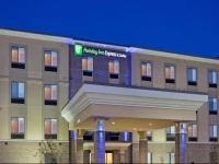 Holiday Inn Express Hotel and Suites Lincoln Airport 2*