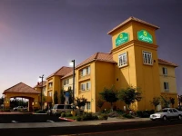 La Quinta Inn & Suites Fresno Northwest 2*