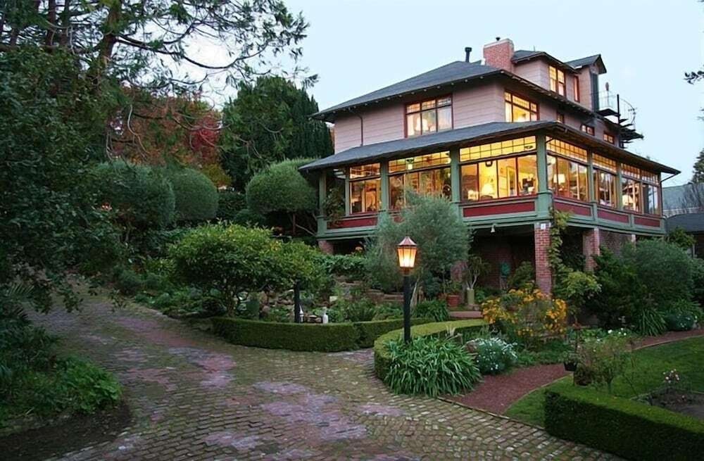 Jabberwock Inn 