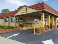 Super 8 Monterey 2*