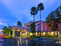 Courtyard Oakland Airport 3*