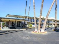 Motel 6 San Diego Airport - Harbor 2*