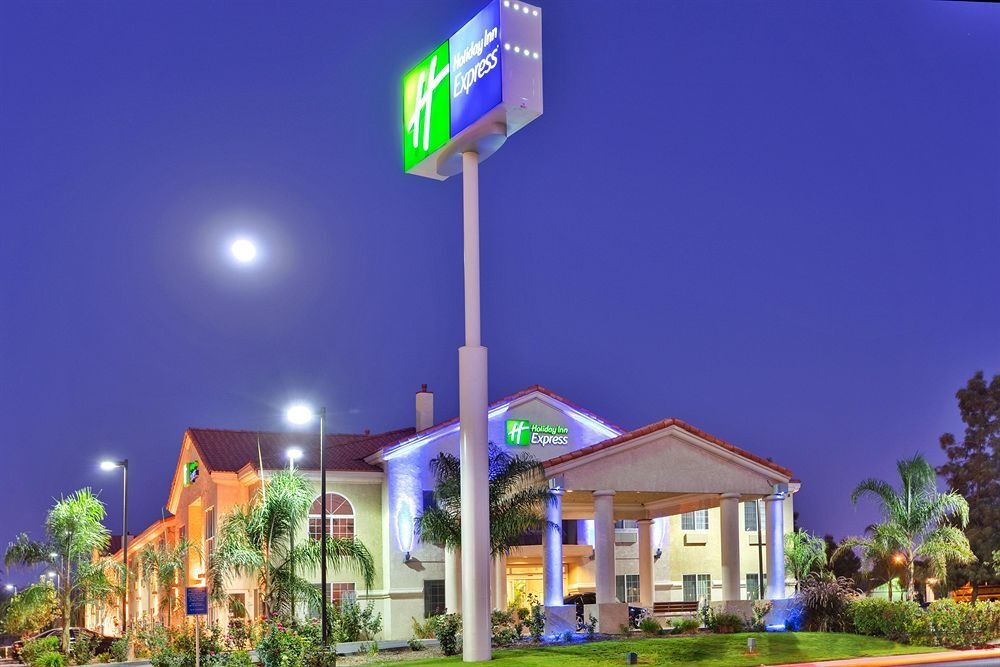 Holiday Inn Express Delano Highway 99 2*