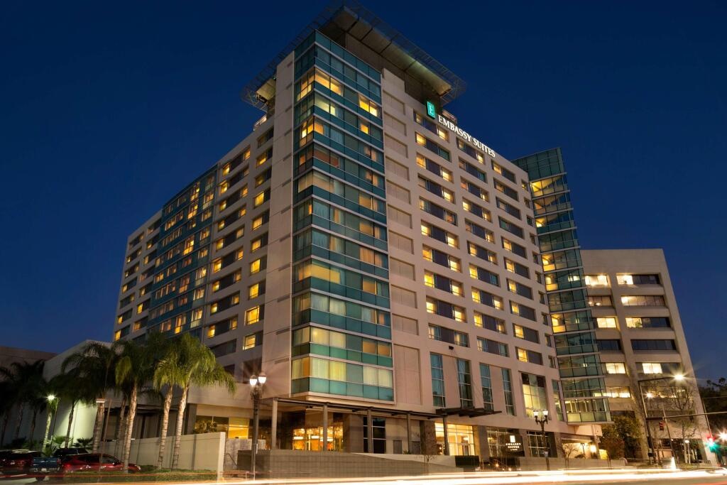 Embassy Suites Los Angeles - Glendale 4*