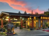 Dinahs Garden Hotel 3*