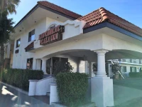 Hawthorne Plaza Inn 2*