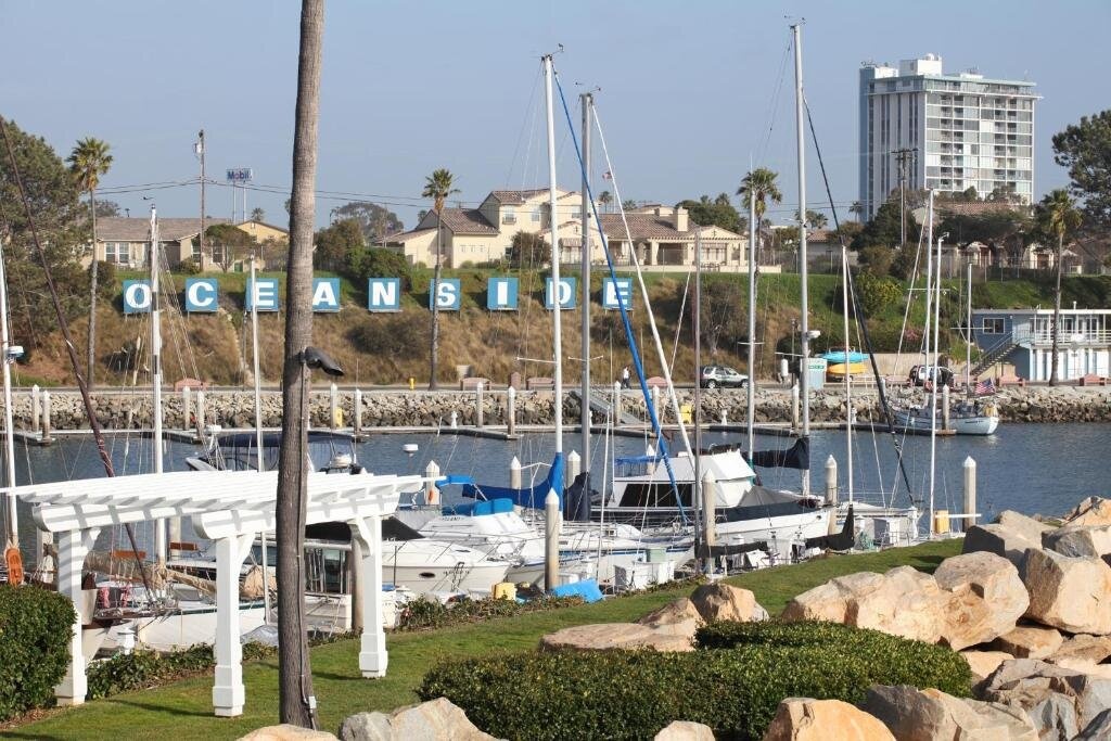 Oceanside Marina Suites 2*