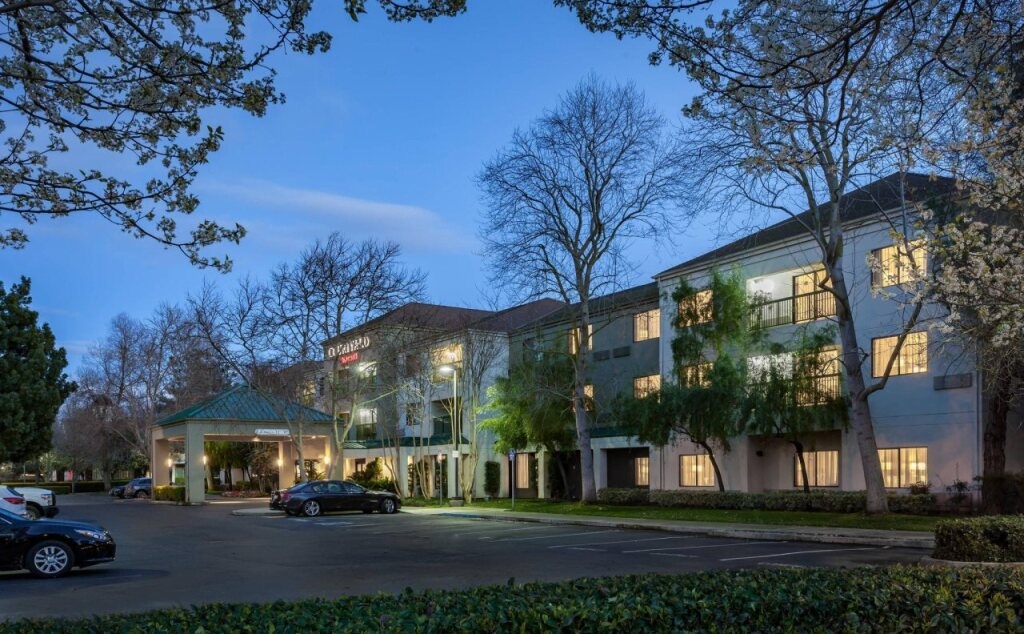 Courtyard Stockton 3*