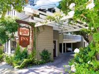 Carriage House Inn 