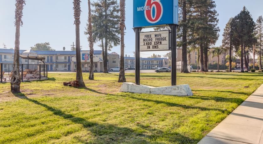Motel 6 Visalia 2*