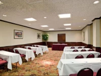 Holiday Inn Express Van Nuys 3*