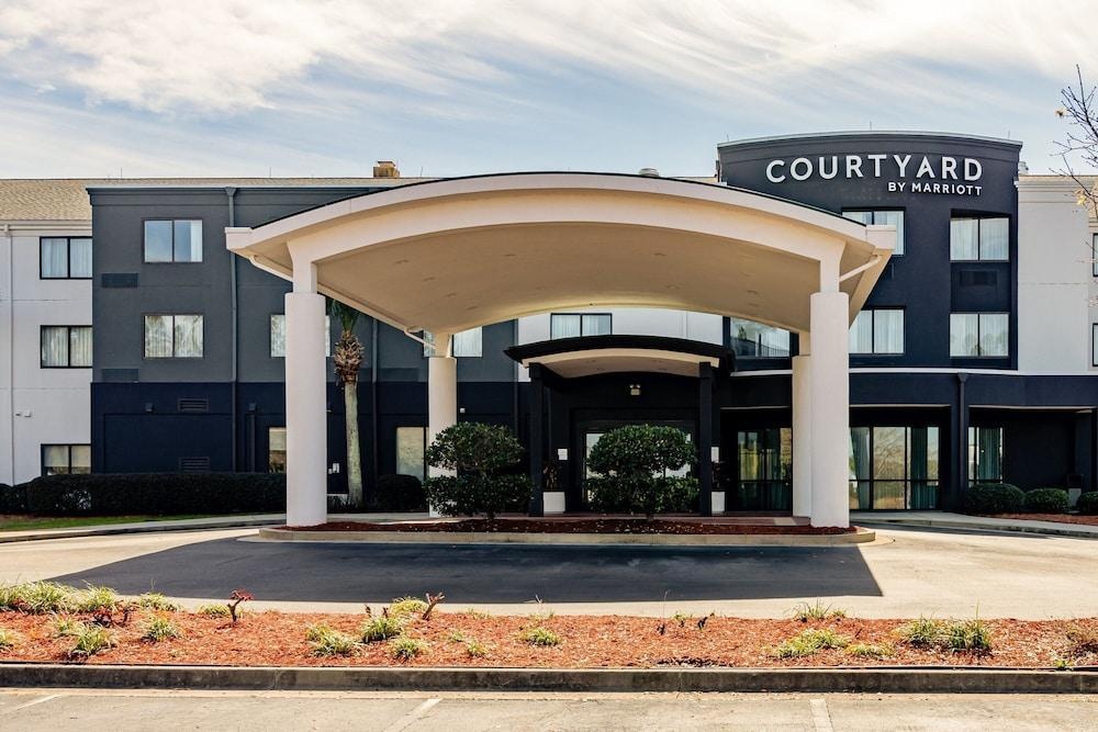 Courtyard Brunswick 3*