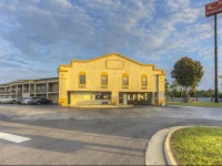 Econo Lodge Byron 2*