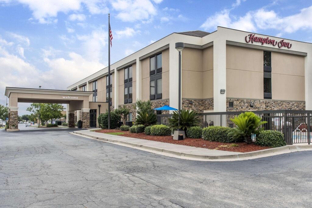 Hampton Inn Douglas 3*