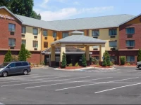 Comfort Suites Morrow 3*
