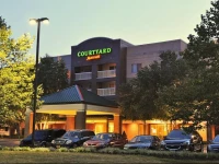 Courtyard Edison Woodbridge 3*