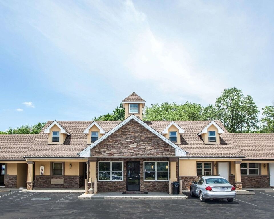 Econo Lodge Newton 2*