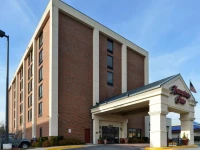 Hampton Inn College Park 3*