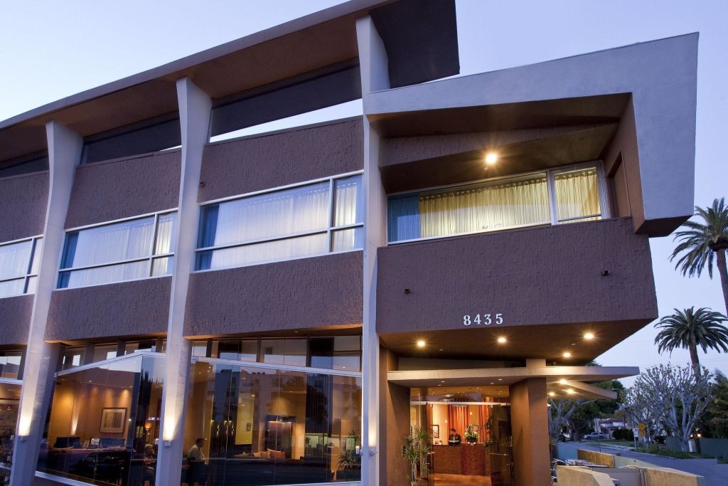 Elan Hotel 3*
