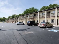Econo Lodge 1*